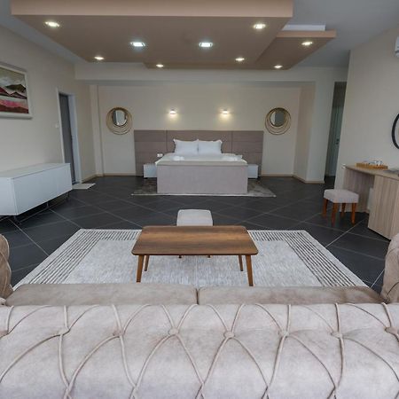 Hotel & Resort Bon Bon Suto Orizari ภายนอก รูปภาพ