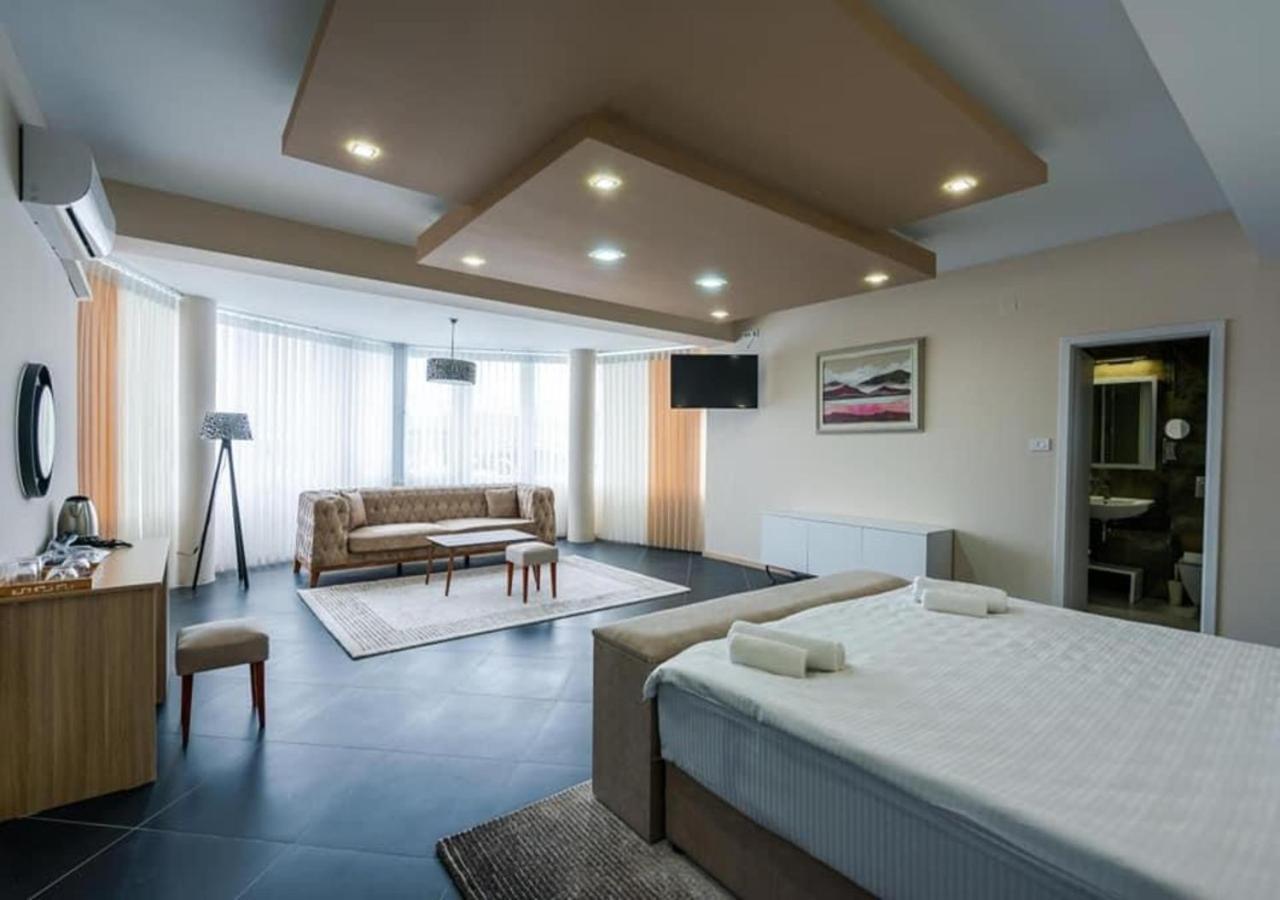Hotel & Resort Bon Bon Suto Orizari ภายนอก รูปภาพ