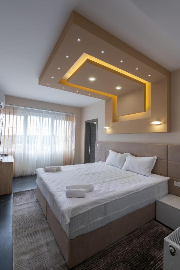 Hotel & Resort Bon Bon Suto Orizari ภายนอก รูปภาพ